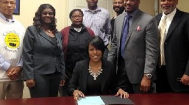 Mayor Rawlings-Blake signs Ban the Box legislation